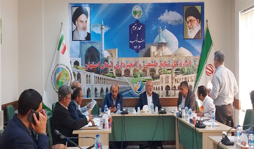 دیدار عضو هییت رییسه و نماینده مجلس شورای اسلامی با مسولان منابع طبیعی و آبخیزداری استان اصفهان