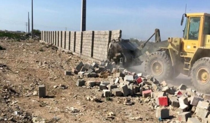 تخریب 80 فقره دیوارکشی به منظور تصرف اراضی ملی شرق اصفهان