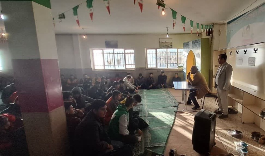 مشارکت دانش آموزان فریدن در طرح مردمی کاشت یک میلیارد درخت