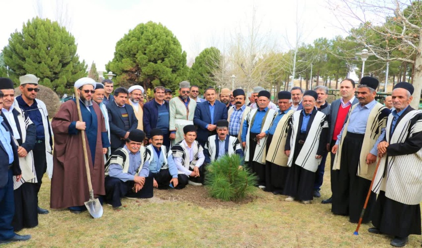مدیران کل منابع طبیعی و مدیریت بحران اصفهان نهال غرس کردند