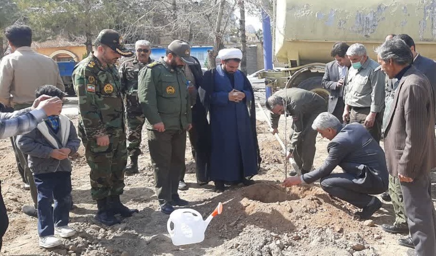 افتتاح پروژه صد هکتاری نهال کاری در پایگاه هوا‌نیروز شهید وطن پور