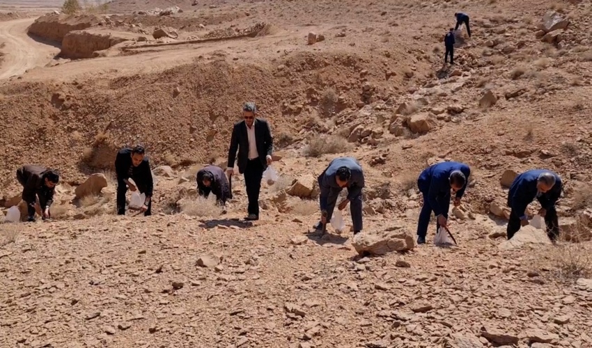 بذرکاری ۵۰ هکتار عرصه طبیعی خوروبیابانک