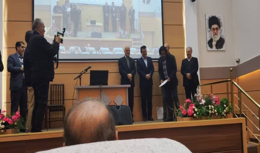 تقدیر از کارشناس مرتع اداره کل منابع طبیعی و آبخیزداری استان اصفهان به عنوان مولف برتر
