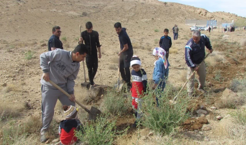پویش کاشت نهال در شهرستان های اصفهان در روز طبیعت
