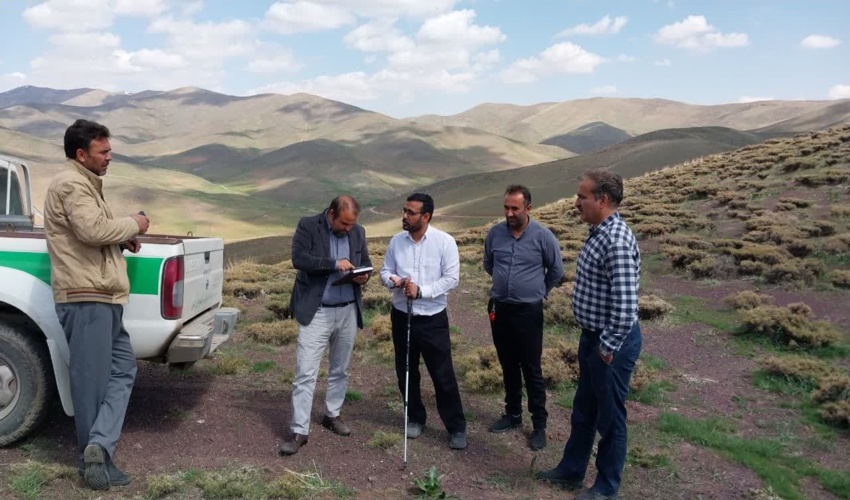 همکاری اداره منابع طبیعی و آبخیزداری چادگان در نصب دکل مخابراتی ویژه عشایر