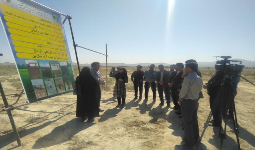 برگزاری آئین افتتاح طرح 100 هکتاری بیابان زدائی شمال اصفهان