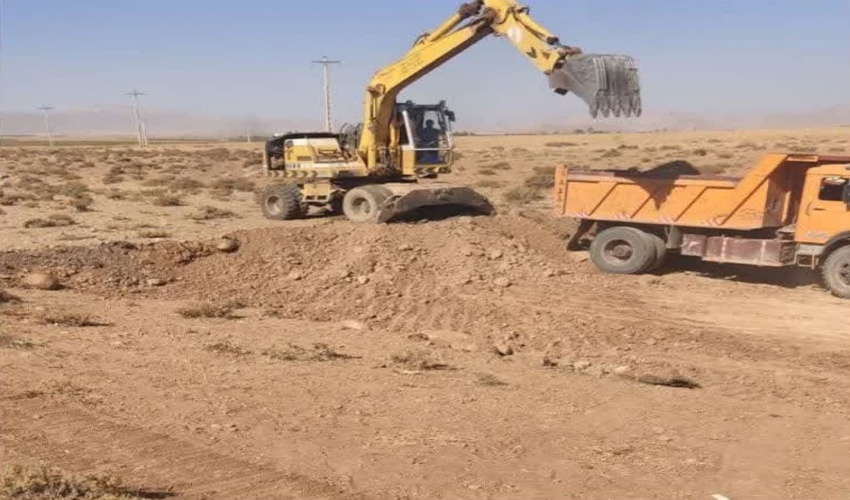 توقف عملیات خاکبرداری غیر مجاز از اراضی ملی موروک بخش وردشت