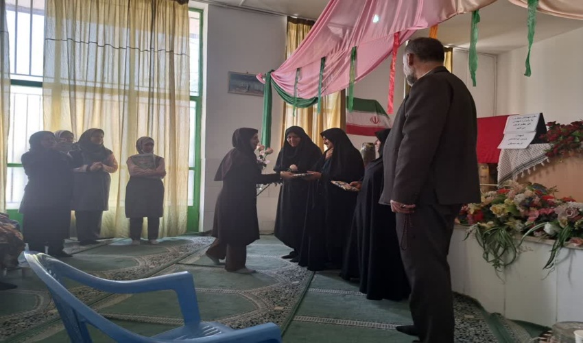 برگزاری مراسم یادواره شهدا و کاشت درخت به یاد شهیدان در مدرسه نجات شهرستان لنجان