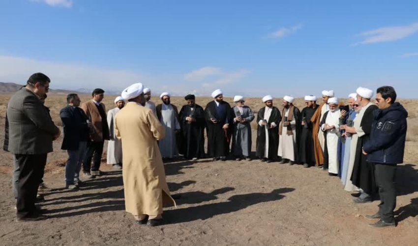 حضور روحانیون در برنامه درختکاری در شهرستان کاشان