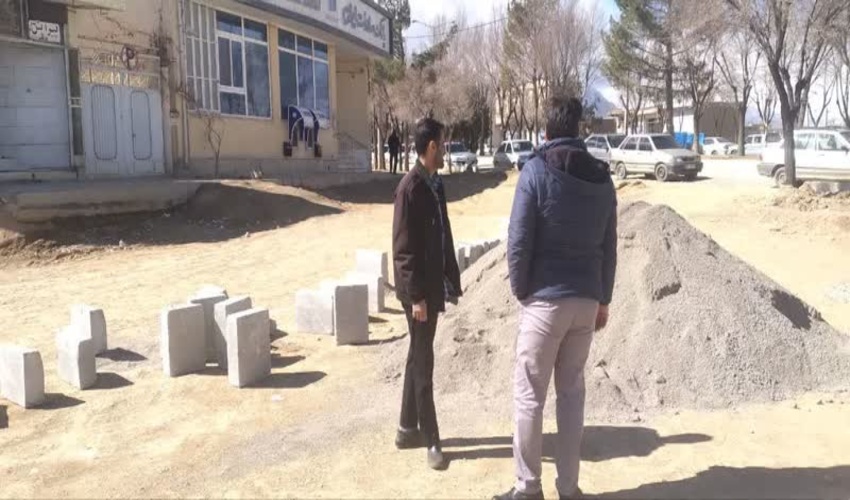 بازدید کارشناس منابع طبیعی از عرصه‌های پیشنهادی برای کاشت نهال در چرمهین