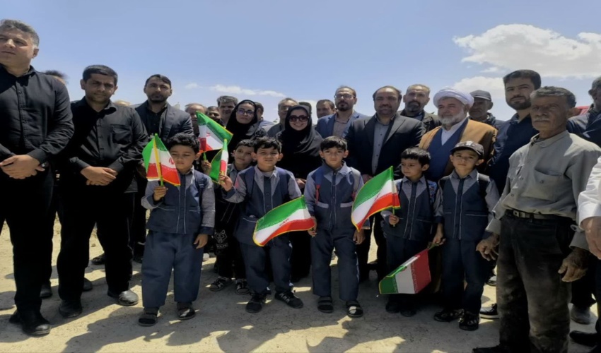 کاشت درخت سنجد به یاد شهدای دانش آموز میناب