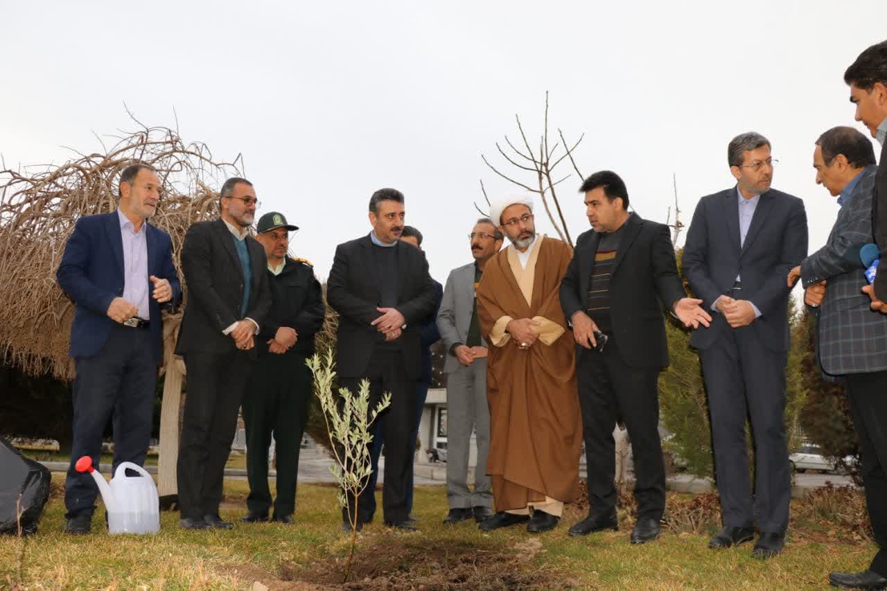 هدفگذاری برش استانی کاشت یک میلیارد درخت در کشور در اصفهان محقق می شود